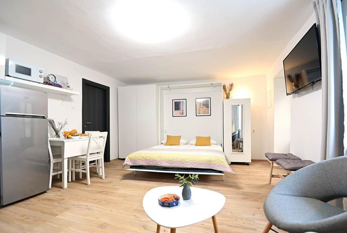 Apartment D & Studio L Dobrinj Zewnętrze zdjęcie