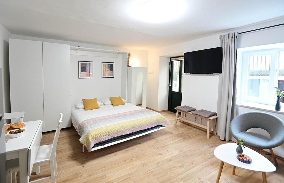 Apartment D & Studio L Dobrinj Zewnętrze zdjęcie