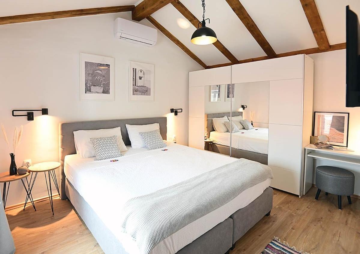 Apartment D & Studio L Dobrinj Zewnętrze zdjęcie