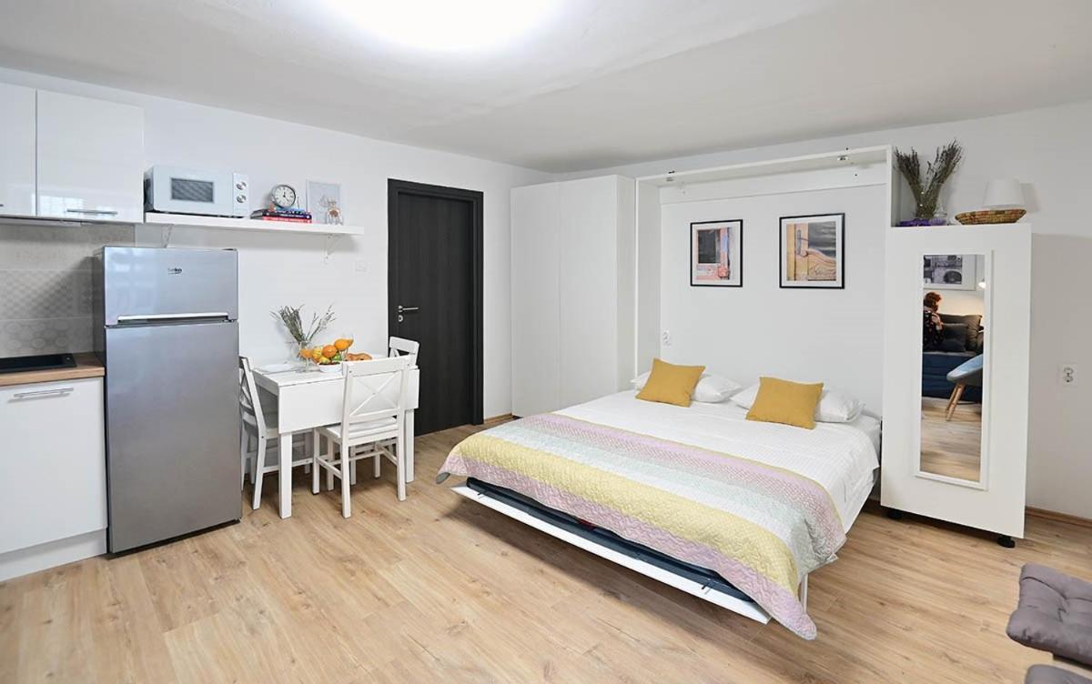 Apartment D & Studio L Dobrinj Zewnętrze zdjęcie