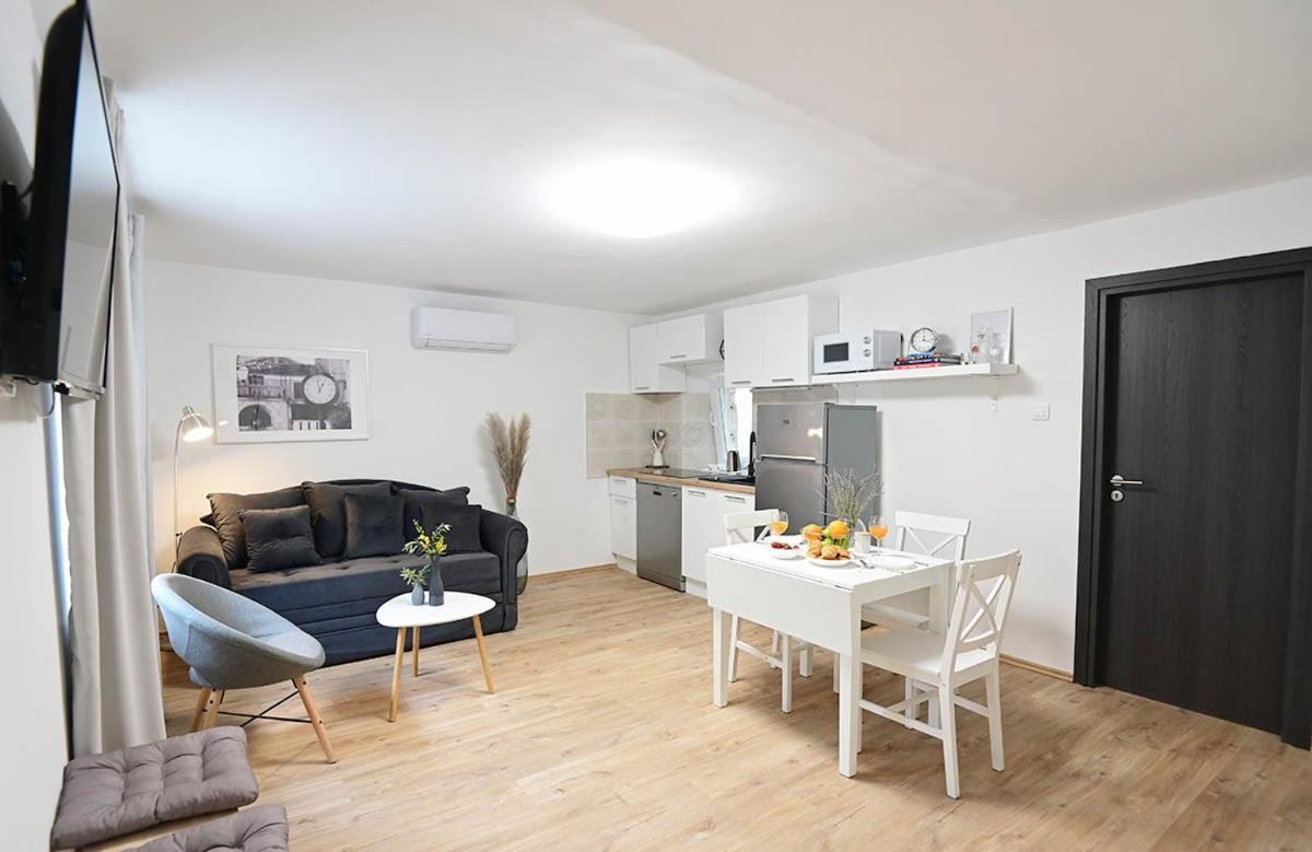 Apartment D & Studio L Dobrinj Zewnętrze zdjęcie