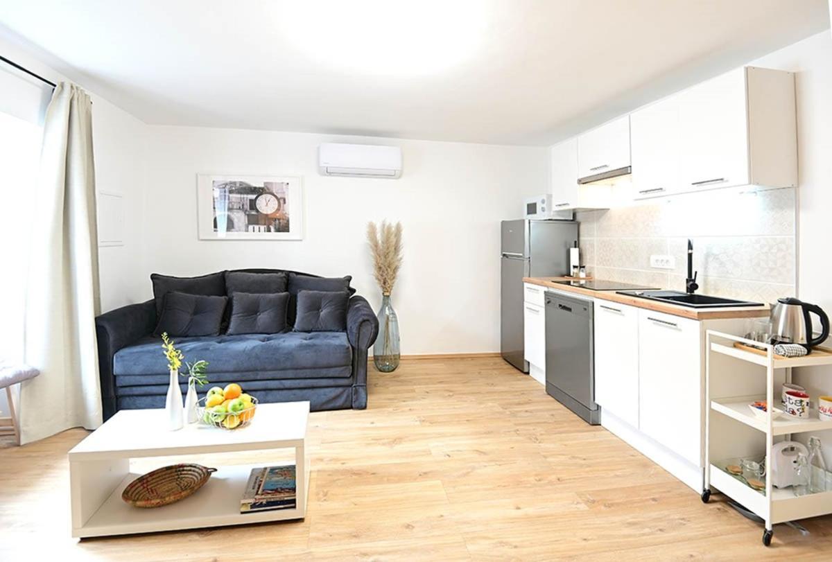 Apartment D & Studio L Dobrinj Zewnętrze zdjęcie