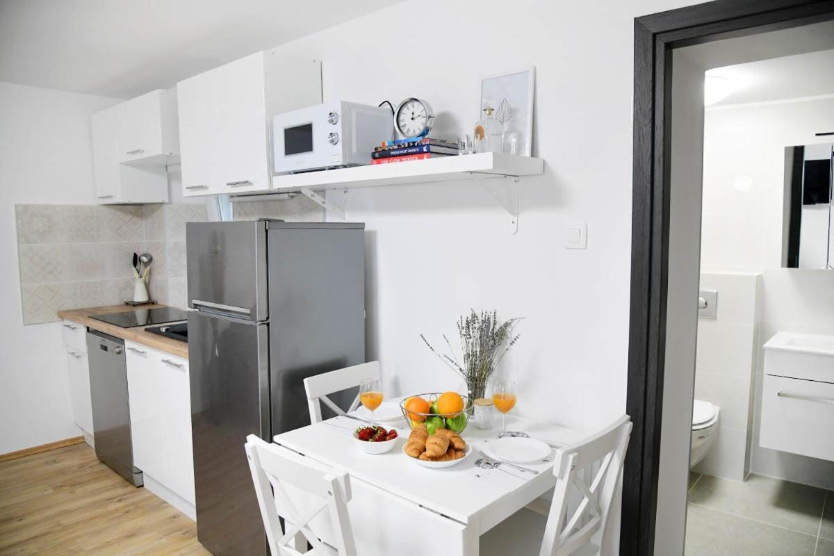 Apartment D & Studio L Dobrinj Zewnętrze zdjęcie