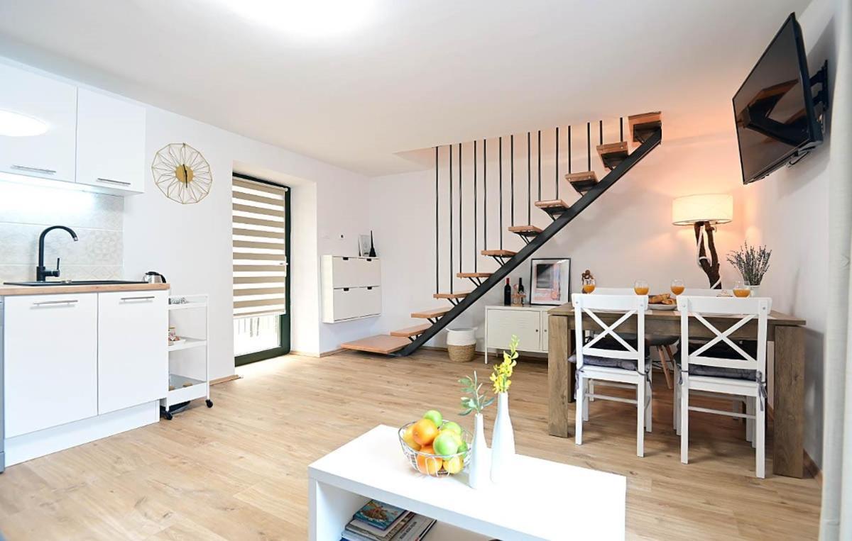 Apartment D & Studio L Dobrinj Zewnętrze zdjęcie