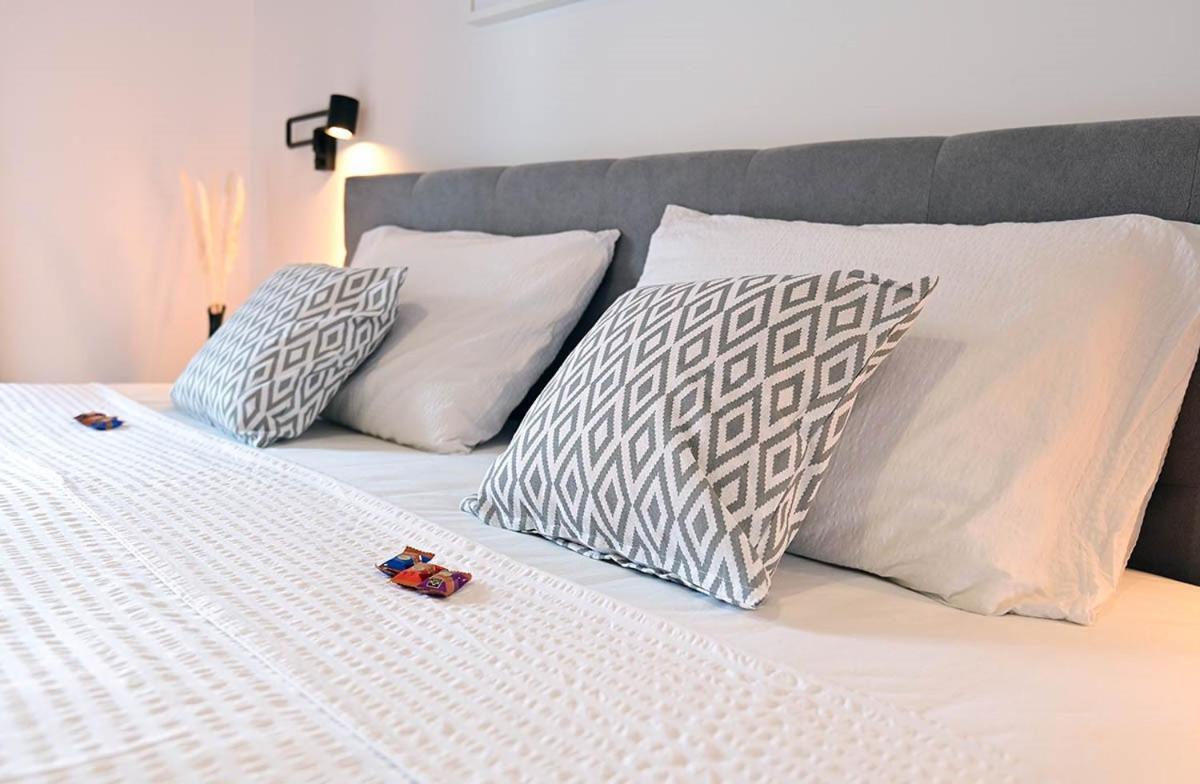Apartment D & Studio L Dobrinj Zewnętrze zdjęcie