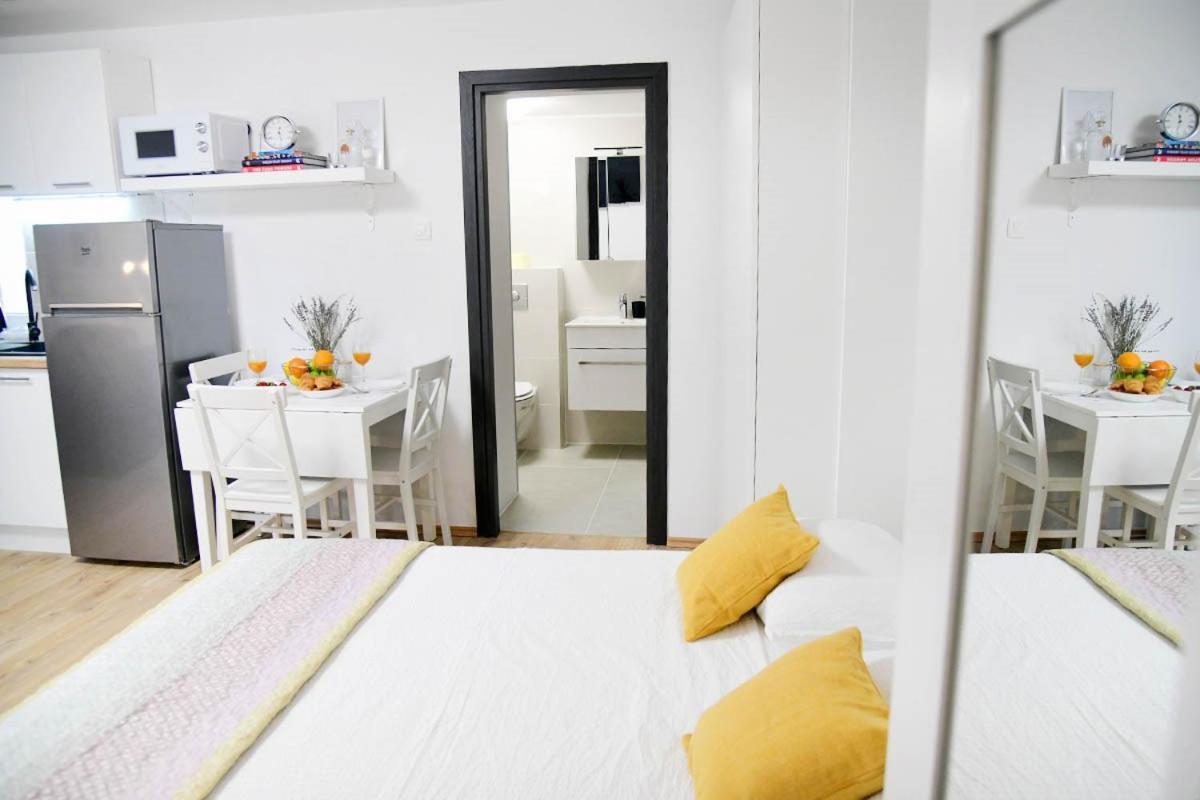 Apartment D & Studio L Dobrinj Zewnętrze zdjęcie