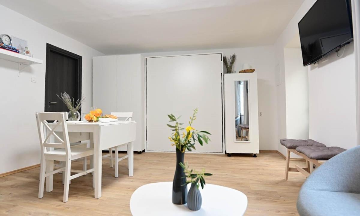 Apartment D & Studio L Dobrinj Zewnętrze zdjęcie
