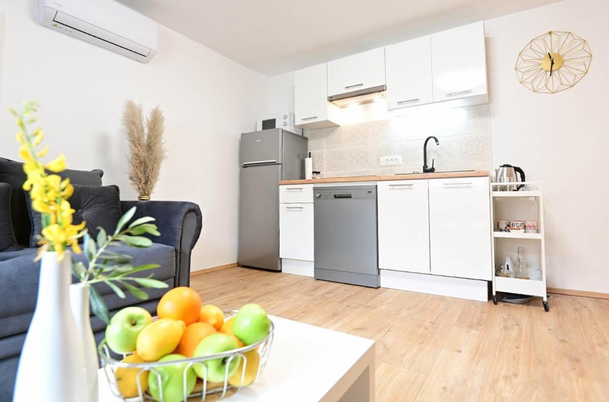 Apartment D & Studio L Dobrinj Zewnętrze zdjęcie