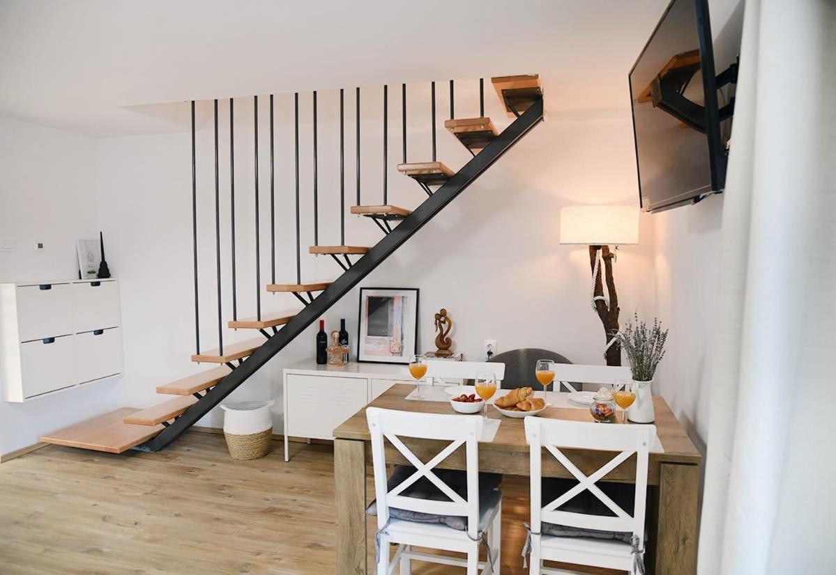 Apartment D & Studio L Dobrinj Zewnętrze zdjęcie